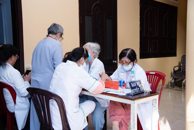 Dharma talk Practice transforming sufferings in the 102nd Seven-day Retreat