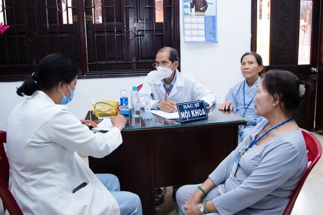 Dharma talk Practice transforming sufferings in the 102nd Seven-day Retreat