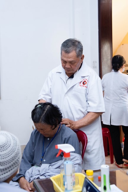 Dharma talk Practice transforming sufferings in the 102nd Seven-day Retreat