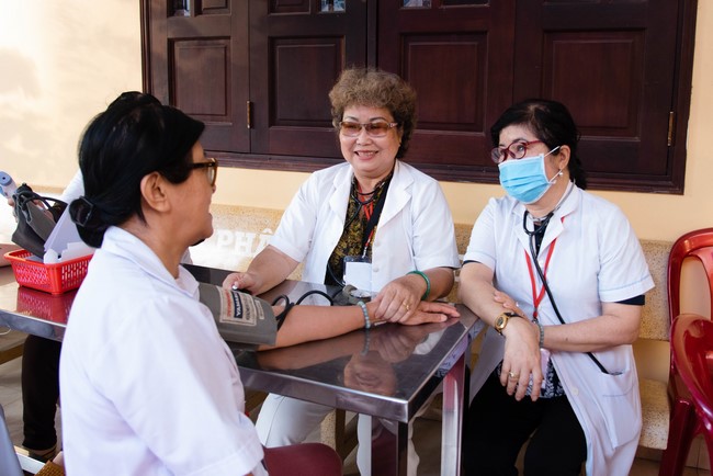 Dharma talk Practice transforming sufferings in the 102nd Seven-day Retreat