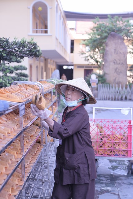 Dharma talk Practice transforming sufferings in the 102nd Seven-day Retreat