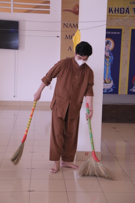 Dharma talk Practice transforming sufferings in the 102nd Seven-day Retreat