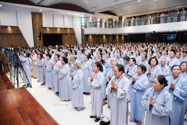 Dharma talk Practice transforming sufferings in the 102nd Seven-day Retreat