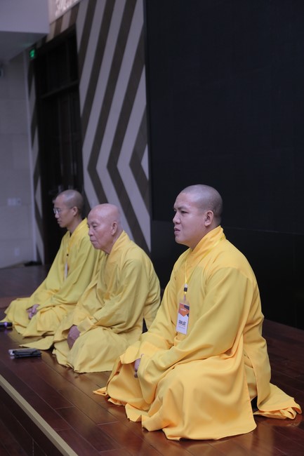Dharma talk Buddha's name reciting being the way back to the tranquility in the 102nd Seven-Day Retreat