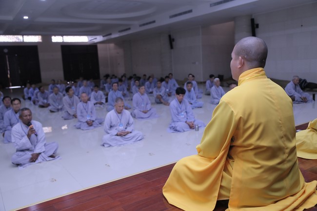 Dharma talk Buddha's name reciting being the way back to the tranquility in the 102nd Seven-Day Retreat