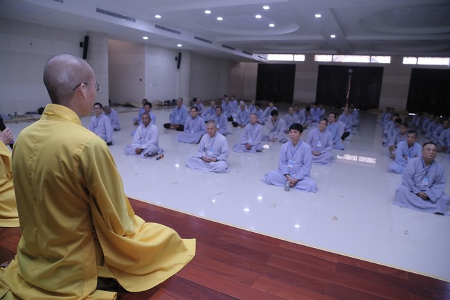 Dharma talk Buddha's name reciting being the way back to the tranquility in the 102nd Seven-Day Retreat