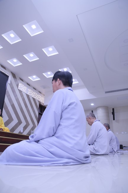 Dharma talk Buddha's name reciting being the way back to the tranquility in the 102nd Seven-Day Retreat