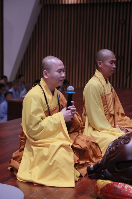 Dharma talk Buddha's name reciting being the way back to the tranquility in the 102nd Seven-Day Retreat