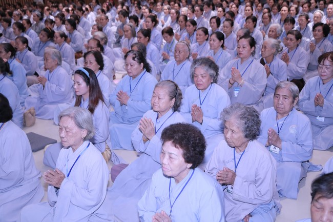 Dharma talk Buddha's name reciting being the way back to the tranquility in the 102nd Seven-Day Retreat