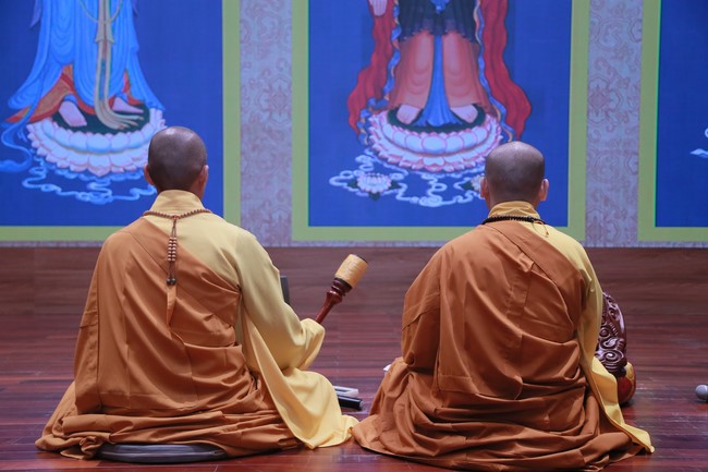 Dharma talk Buddha's name reciting being the way back to the tranquility in the 102nd Seven-Day Retreat