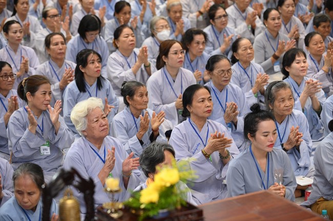 Dharma talk Buddha's name reciting being the way back to the tranquility in the 102nd Seven-Day Retreat