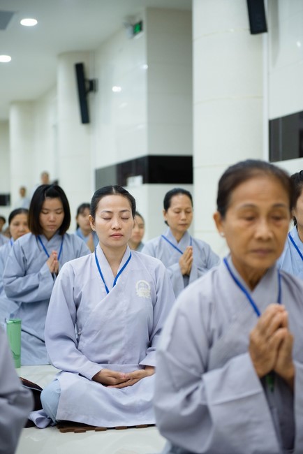 Dharma talk Buddha's name reciting being the way back to the tranquility in the 102nd Seven-Day Retreat