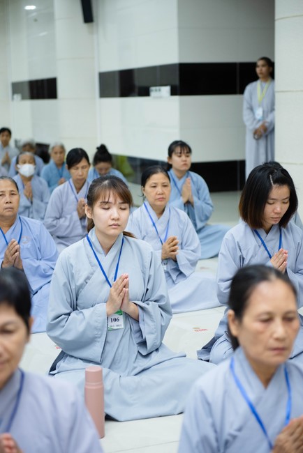 Dharma talk Buddha's name reciting being the way back to the tranquility in the 102nd Seven-Day Retreat