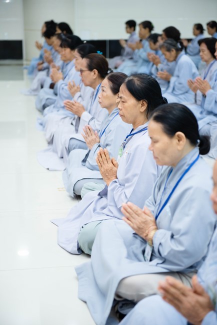 Dharma talk Buddha's name reciting being the way back to the tranquility in the 102nd Seven-Day Retreat