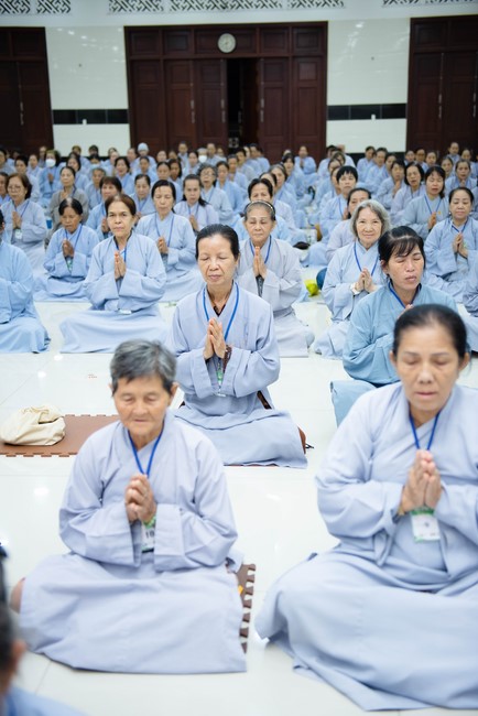 Dharma talk Buddha's name reciting being the way back to the tranquility in the 102nd Seven-Day Retreat