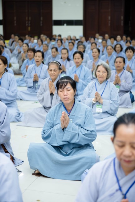 Dharma talk Buddha's name reciting being the way back to the tranquility in the 102nd Seven-Day Retreat