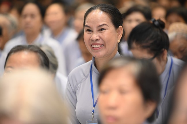 Dharma talk Buddha's name reciting being the way back to the tranquility in the 102nd Seven-Day Retreat