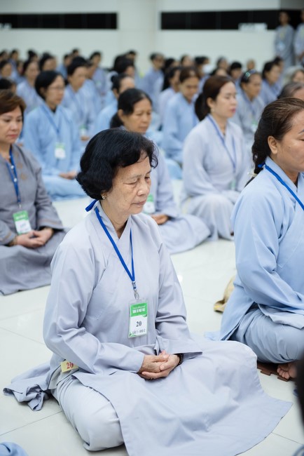 Dharma talk Buddha's name reciting being the way back to the tranquility in the 102nd Seven-Day Retreat