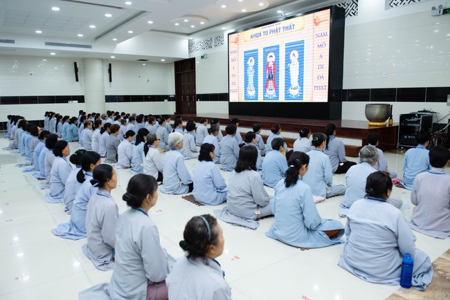 Dharma talk Buddha's name reciting being the way back to the tranquility in the 102nd Seven-Day Retreat