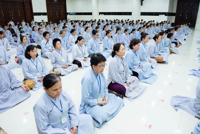 Dharma talk Buddha's name reciting being the way back to the tranquility in the 102nd Seven-Day Retreat