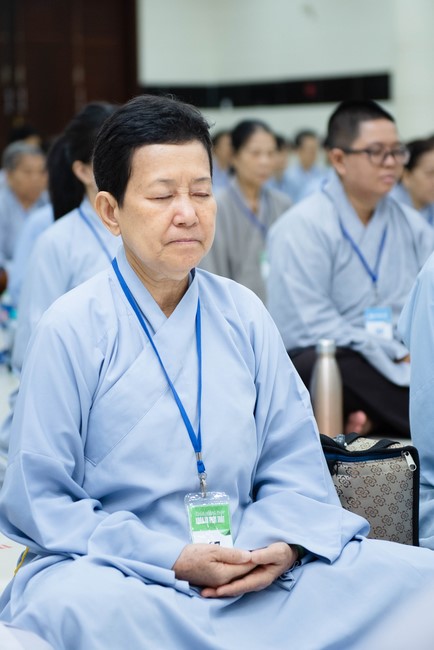 Dharma talk Buddha's name reciting being the way back to the tranquility in the 102nd Seven-Day Retreat