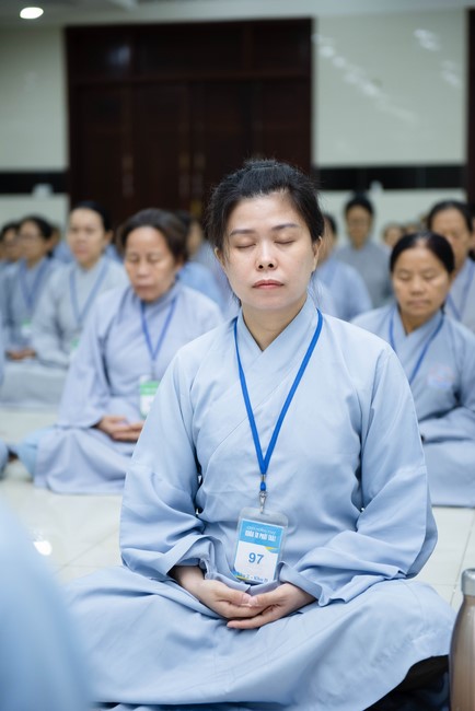 Dharma talk Buddha's name reciting being the way back to the tranquility in the 102nd Seven-Day Retreat