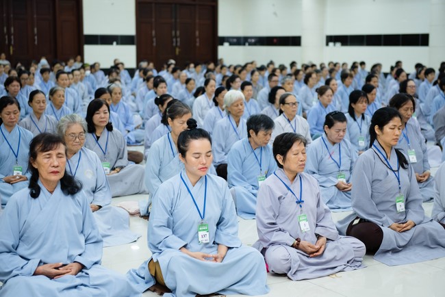 Dharma talk Buddha's name reciting being the way back to the tranquility in the 102nd Seven-Day Retreat