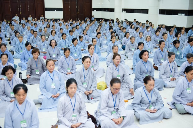 Dharma talk Buddha's name reciting being the way back to the tranquility in the 102nd Seven-Day Retreat