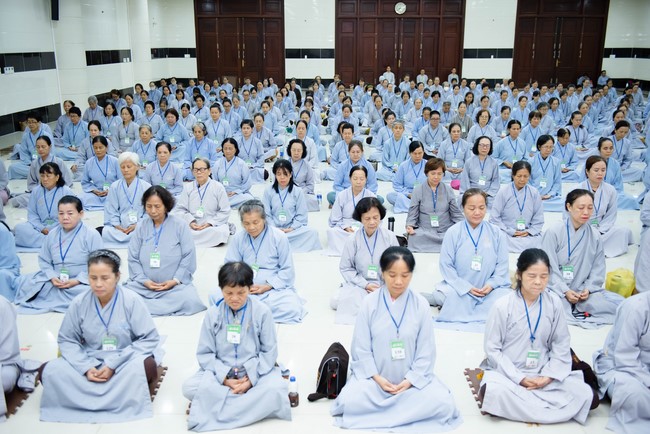 Dharma talk Buddha's name reciting being the way back to the tranquility in the 102nd Seven-Day Retreat