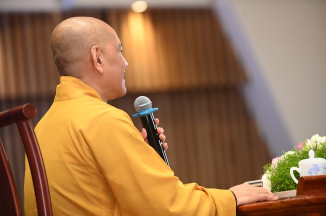 Dharma talk Buddha's name reciting being the way back to the tranquility in the 102nd Seven-Day Retreat