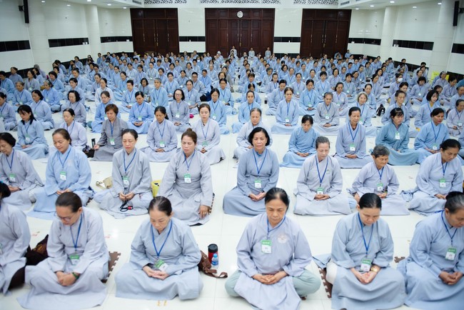 Dharma talk Buddha's name reciting being the way back to the tranquility in the 102nd Seven-Day Retreat