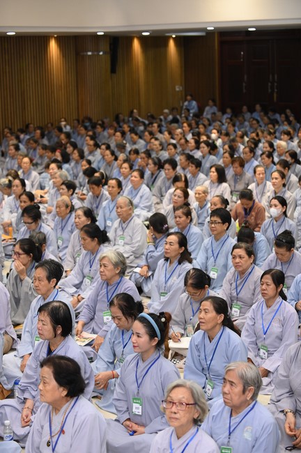 Dharma talk Buddha's name reciting being the way back to the tranquility in the 102nd Seven-Day Retreat