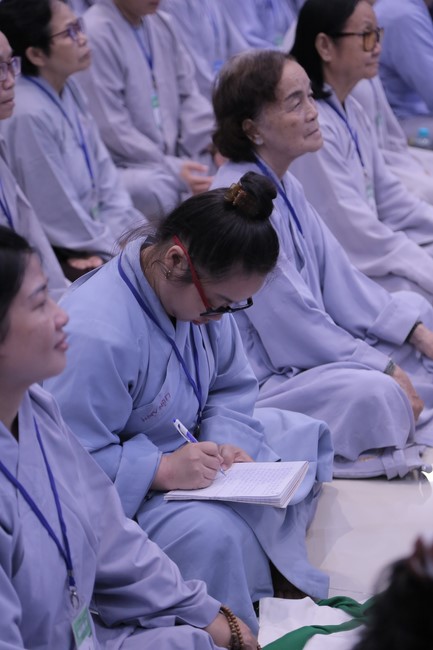 Dharma talk Buddha's name reciting being the way back to the tranquility in the 102nd Seven-Day Retreat