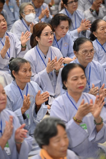 Dharma talk Buddha's name reciting being the way back to the tranquility in the 102nd Seven-Day Retreat