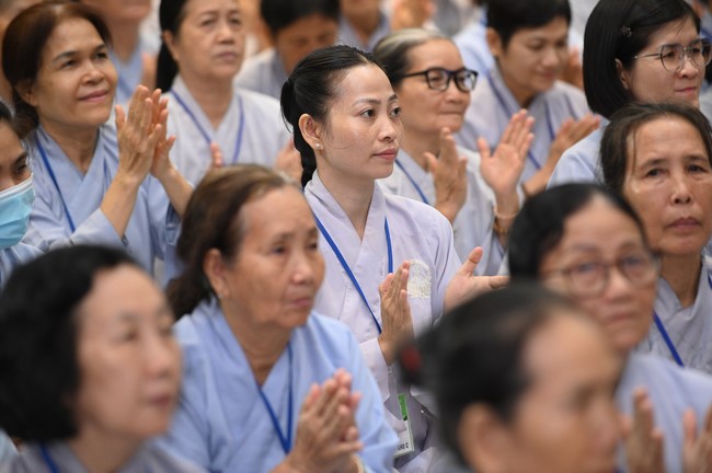 Dharma talk Buddha's name reciting being the way back to the tranquility in the 102nd Seven-Day Retreat