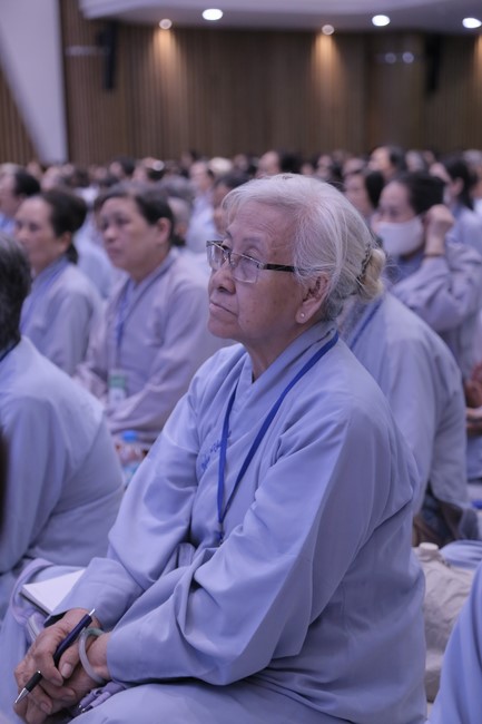 Dharma talk Buddha's name reciting being the way back to the tranquility in the 102nd Seven-Day Retreat