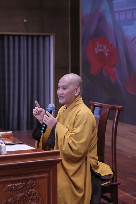 Dharma talk Buddha's name reciting being the way back to the tranquility in the 102nd Seven-Day Retreat