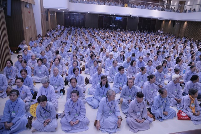 Dharma talk Buddha's name reciting being the way back to the tranquility in the 102nd Seven-Day Retreat