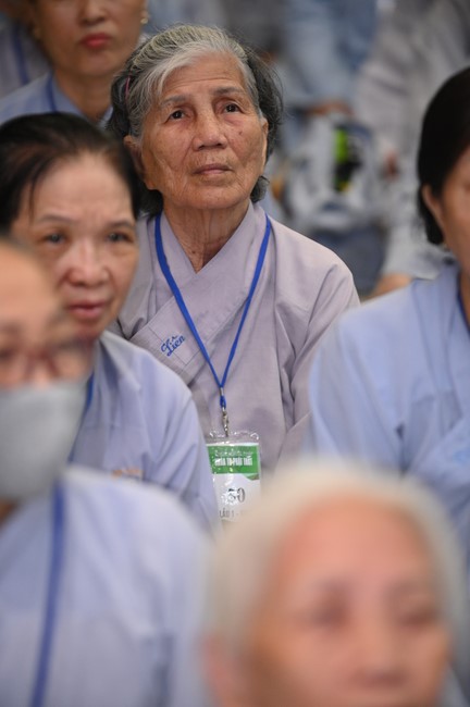 Dharma talk Buddha's name reciting being the way back to the tranquility in the 102nd Seven-Day Retreat