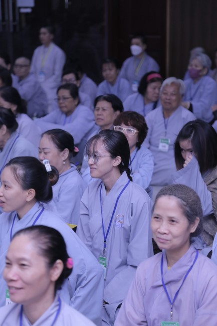 Dharma talk Buddha's name reciting being the way back to the tranquility in the 102nd Seven-Day Retreat