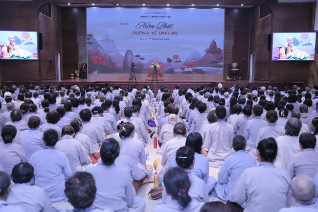 Dharma talk Buddha's name reciting being the way back to the tranquility in the 102nd Seven-Day Retreat