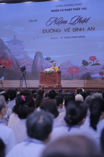 Dharma talk Buddha's name reciting being the way back to the tranquility in the 102nd Seven-Day Retreat