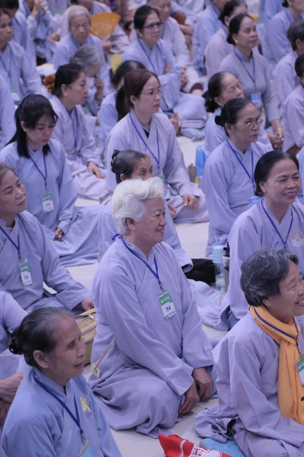 Dharma talk Buddha's name reciting being the way back to the tranquility in the 102nd Seven-Day Retreat