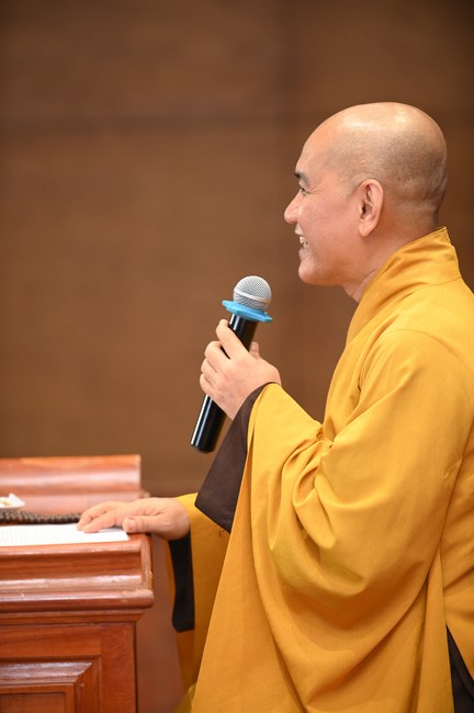 Dharma talk Buddha's name reciting being the way back to the tranquility in the 102nd Seven-Day Retreat