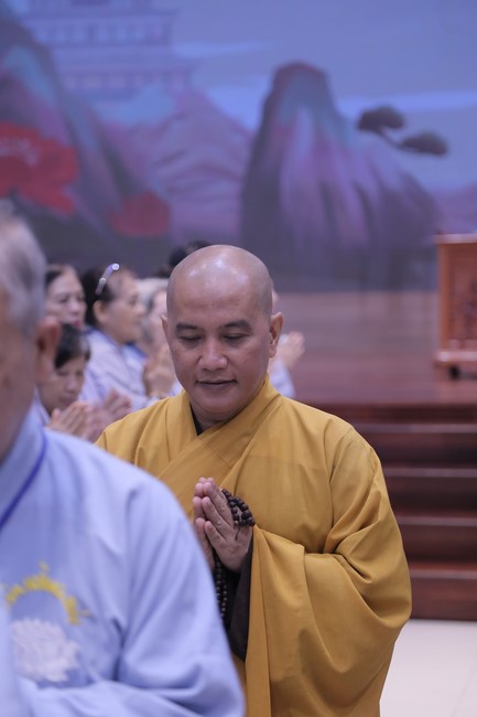 Dharma talk Buddha's name reciting being the way back to the tranquility in the 102nd Seven-Day Retreat