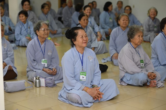 Dharma talk Buddha's name reciting being the way back to the tranquility in the 102nd Seven-Day Retreat