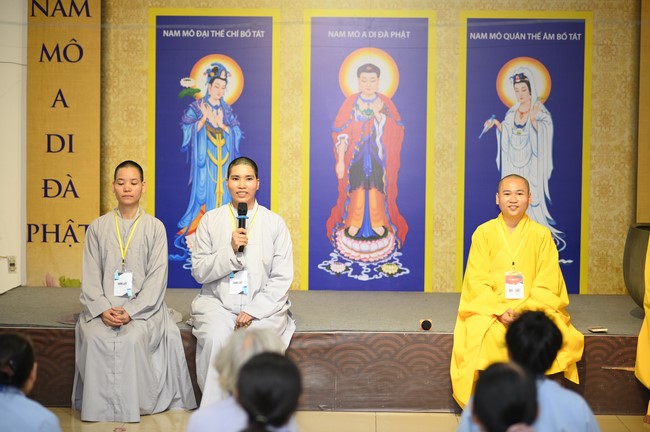 Dharma talk Buddha's name reciting being the way back to the tranquility in the 102nd Seven-Day Retreat