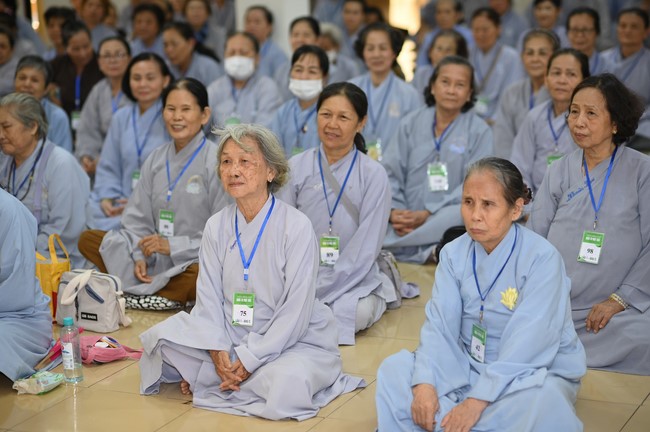 Dharma talk Buddha's name reciting being the way back to the tranquility in the 102nd Seven-Day Retreat