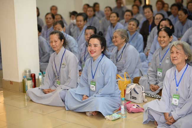 Dharma talk Buddha's name reciting being the way back to the tranquility in the 102nd Seven-Day Retreat