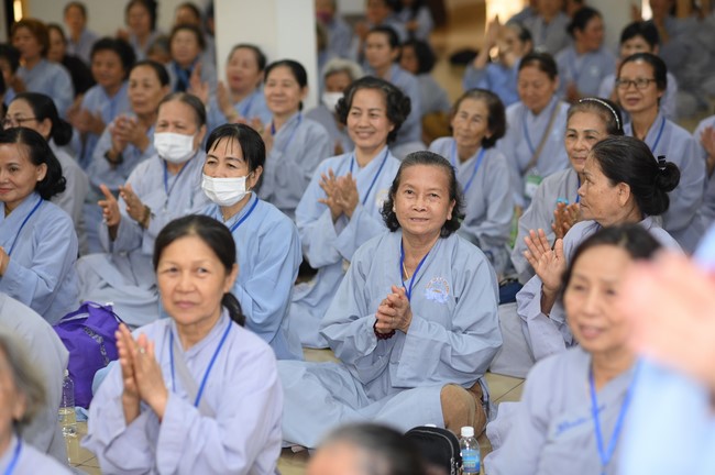 Dharma talk Buddha's name reciting being the way back to the tranquility in the 102nd Seven-Day Retreat